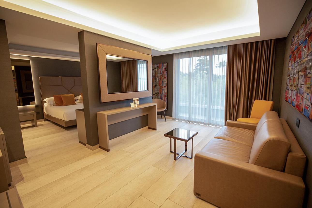 Hotel & Resort Tre Fontane Luxury Portici Zewnętrze zdjęcie